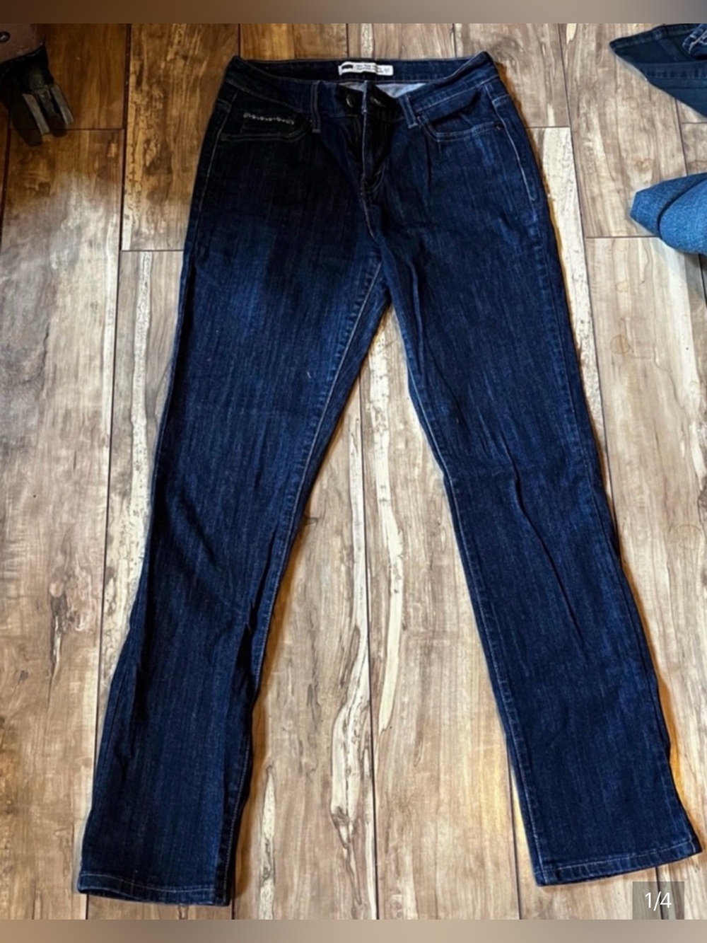 Levi’s dark wash mid rise skinny jeans